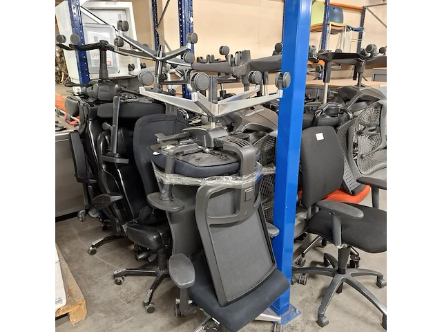 Ca. 25x bureaustoel, o.a. herman miller - afbeelding 2 van  12