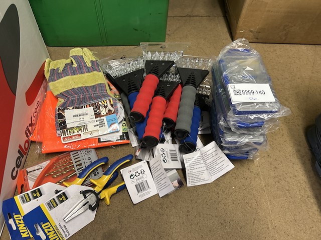 Ca. 25x diverse bouwmarkt artikelen, w.o. kinzo, dunlop - afbeelding 1 van  7