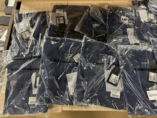 Ca. 25x diverse kleding w.o. vesten en t-shirts, w.o. berydale, ultrasport, zwart, donkerblauw - afbeelding 2 van  7
