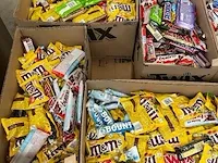 Ca. 25x doos snoep en chocola (ca. 3000 stuks totaal) w.o. m&m's, mars, snickers, twix - afbeelding 3 van  9