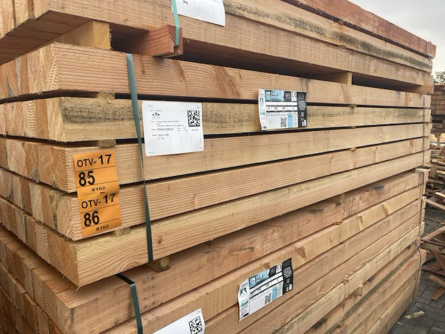 Ca. 25x douglas balken fijnbezaagd, 100x100mm, lengte 300cm - afbeelding 4 van  4