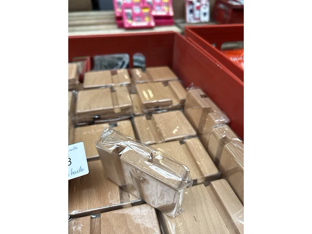 Ca. 260x houten telefoonhouder standaard met krat - afbeelding 4 van  5