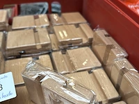 Ca. 260x houten telefoonhouder standaard met krat - afbeelding 4 van  5