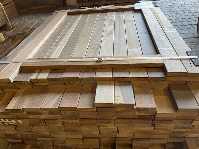 Ca. 263x ipé planken geschaafd country grade, 21x70mm, lengte 30/95cm, 138/125cm, 95/155cm - afbeelding 1 van  3