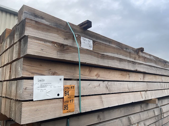 Ca. 26x douglas balken fijnbezaagd, 120x120mm, lengte 400cm - afbeelding 4 van  4