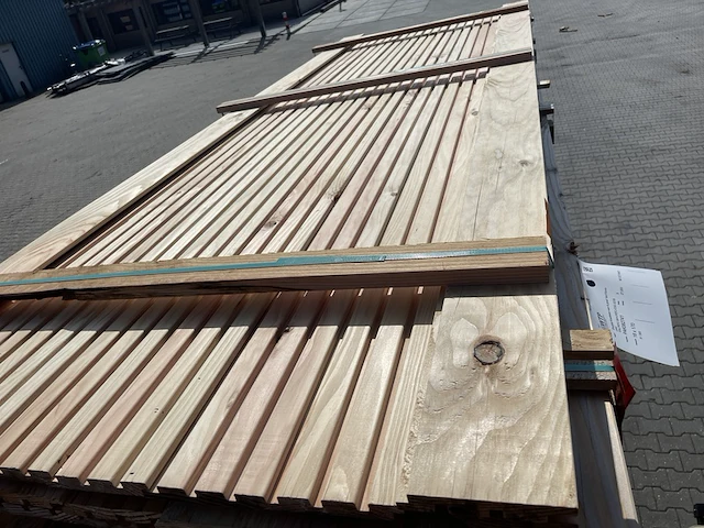 Ca. 26x douglas deens/triple/design profiel, 22x142mm, lengte 300cm - afbeelding 1 van  3