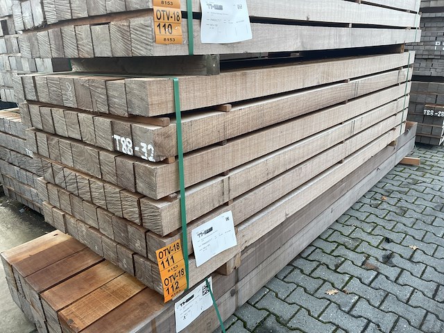 Ca. 27x guyana teak balken fijnbezaagd, 100x100, lengte 300cm - afbeelding 4 van  4