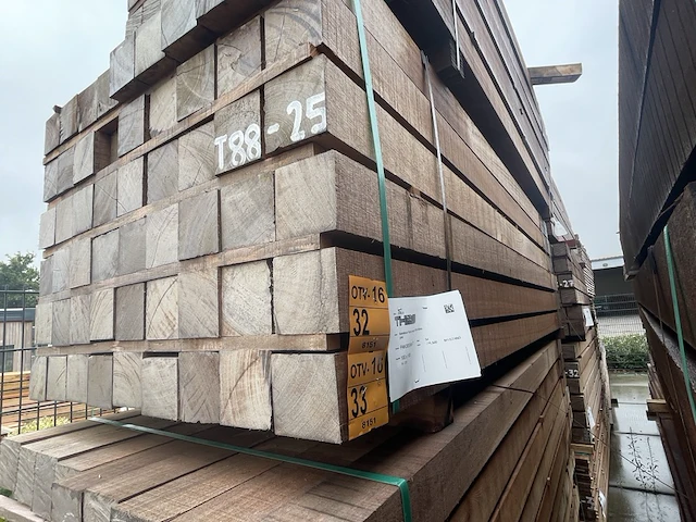 Ca. 27x guyana teak balken fijnbezaagd, 100x100mm, lengte 300cm - afbeelding 4 van  4