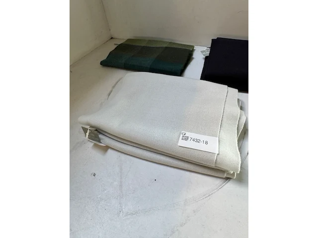 Ca. 27x sjaal, 7x muts en 4x paar handschoenen tom tailor - afbeelding 6 van  7