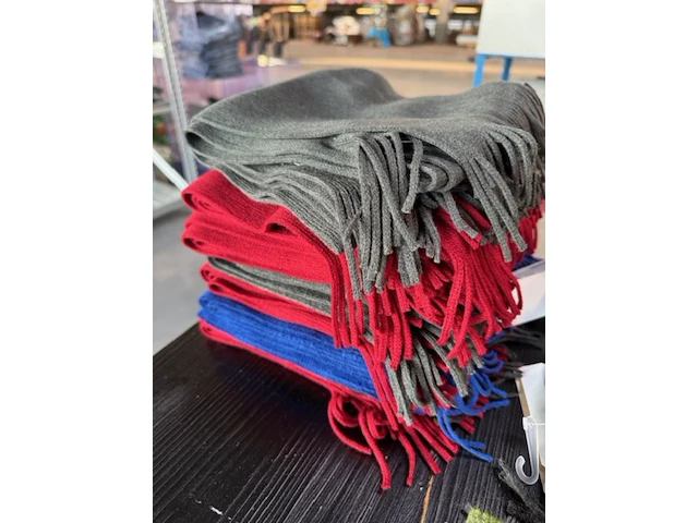 Ca. 27x sjaal, 7x muts en 4x paar handschoenen tom tailor - afbeelding 7 van  7