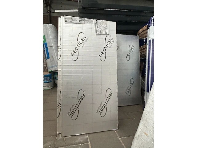 Ca. 28x pir dakplaat 1200x600x50mm rd:2.25(=0,72m²) recticel, eurothane silver - afbeelding 1 van  5