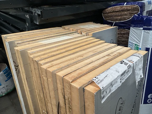 Ca. 28x pir dakplaat 1200x600x50mm rd:2.25(=0,72m²) recticel, eurothane silver - afbeelding 2 van  5