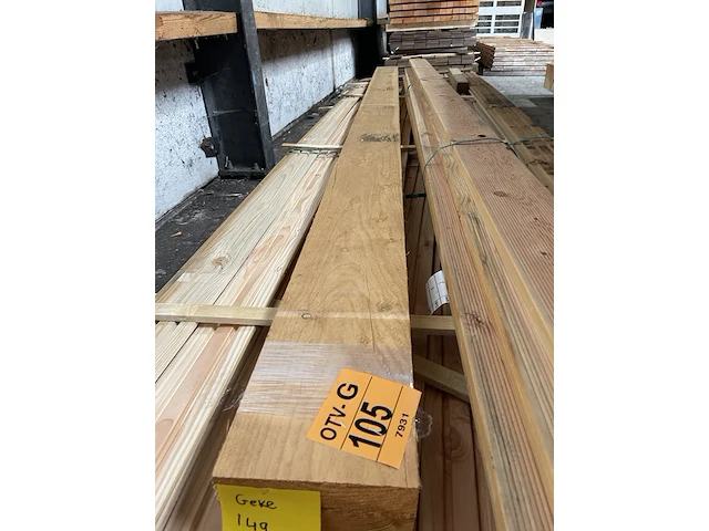 Ca. 2x douglas balken fijnbezaagd, 40x200mm, lengte 400cm - afbeelding 1 van  3