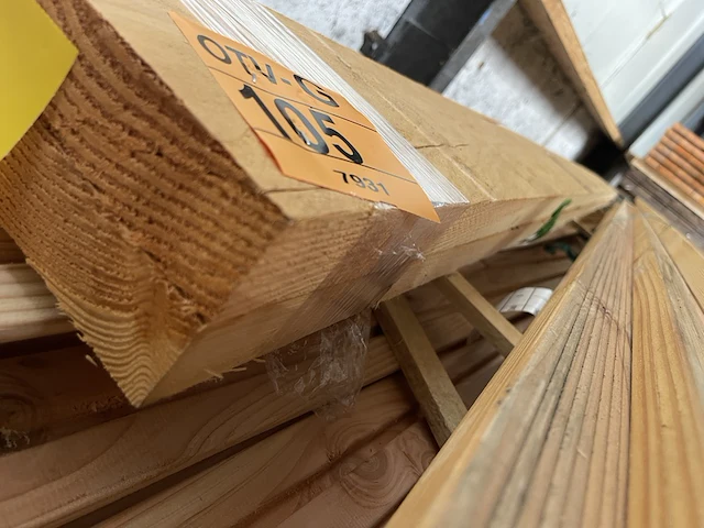 Ca. 2x douglas balken fijnbezaagd, 40x200mm, lengte 400cm - afbeelding 2 van  3