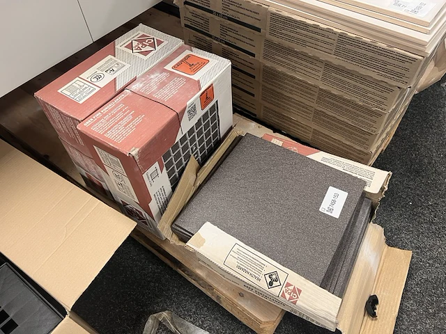 Ca. 3 m² anti slip vloertegels - afbeelding 2 van  3