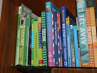Ca. 30 reisboeken op schap. - afbeelding 3 van  3