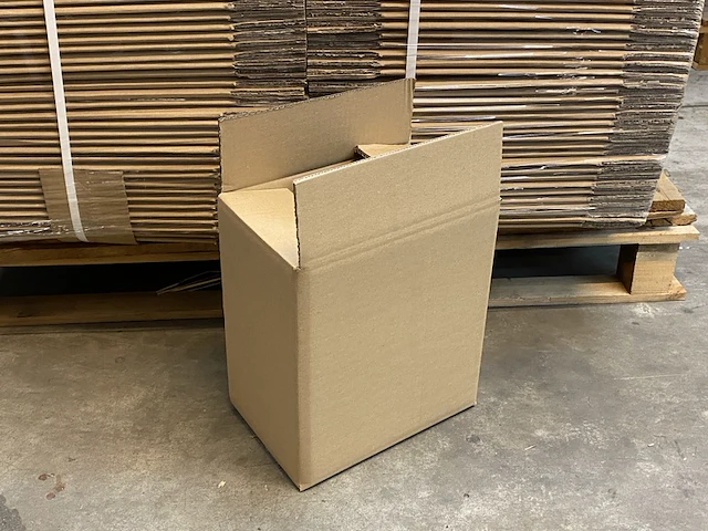 Ca. 300x verzenddozen , dubbelgolf, bruin, 26x17x29cm - afbeelding 1 van  4