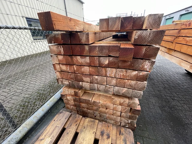 Ca. 30x douglas balken fijnbezaagd, 100x100mm, lengte 400cm - afbeelding 3 van  3