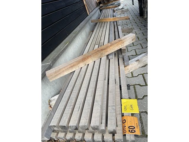 Ca. 30x latten zwart gecoat, 40x40mm, lengte 480cm - afbeelding 1 van  3