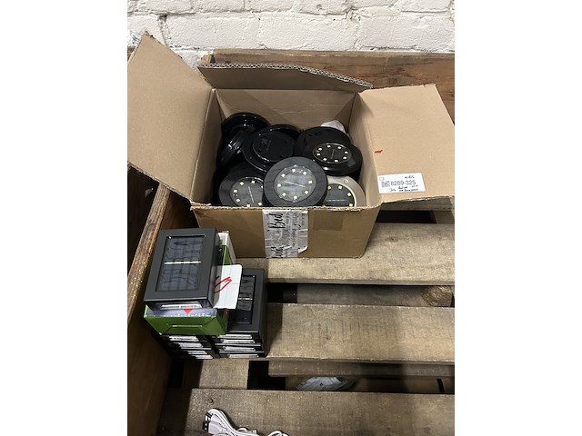 Ca. 30x led verlichting met zonnepaneel - afbeelding 1 van  5