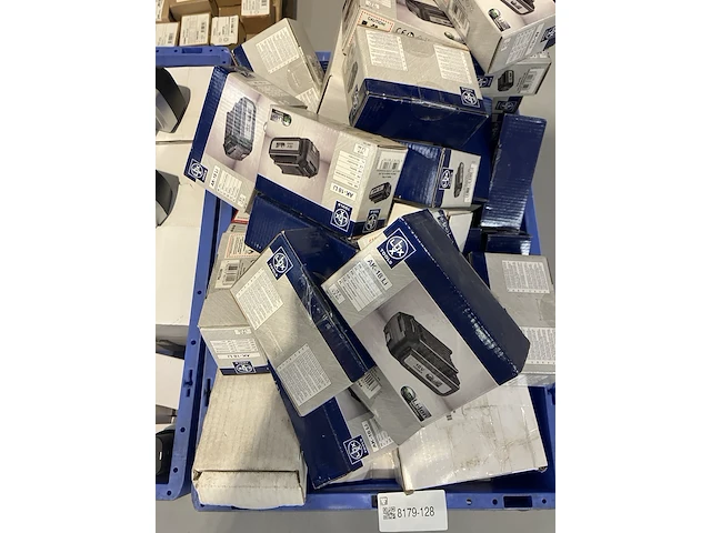 Ca. 30x lux accu+ laders - afbeelding 1 van  3