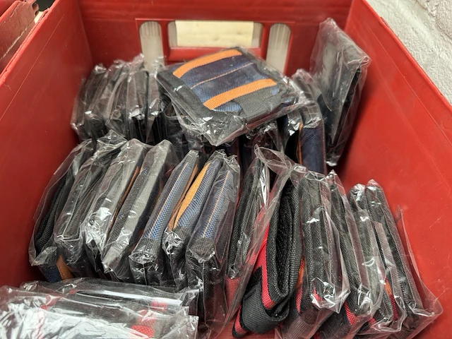 Ca. 30x magnetische polsband voor klussen - afbeelding 1 van  3