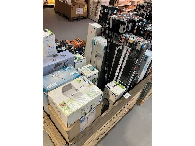 Ca. 30x partij verlichting (exclusief pallet) - afbeelding 1 van  2