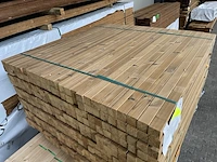 Ca. 312x thermo grenen hoeklatten geschaafd, 42x42mm, lengte 110cm - afbeelding 1 van  3