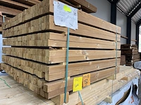 Ca. 312x thermo grenen hoeklatten geschaafd, 42x42mm, lengte 110cm - afbeelding 2 van  3