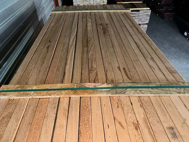 Ca. 321x angelim pedra latten geschaafd, 20x45mm, lengte 137/430cm, 57/460cm, 66/490cm, 18/520cm, 43/550cm - afbeelding 1 van  4