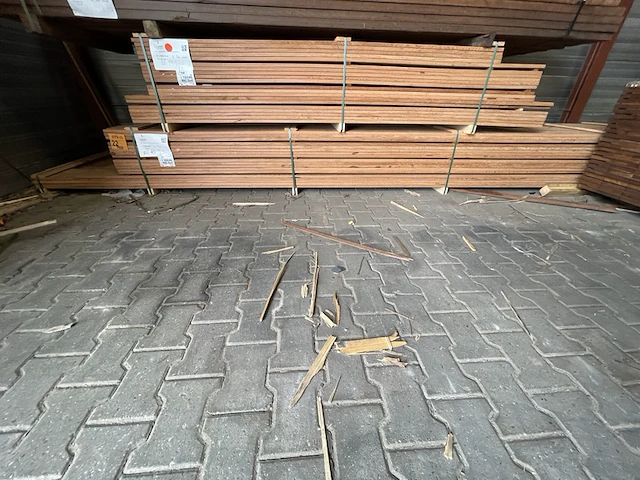 Ca. 321x angelim pedra latten geschaafd, 20x45mm, lengte 137/430cm, 57/460cm, 66/490cm, 18/520cm, 43/550cm - afbeelding 4 van  4