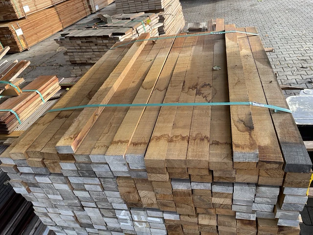 Ca. 321x ipé regels fijnbezaagd, 27x50mm, lengte 95cm - afbeelding 1 van  3