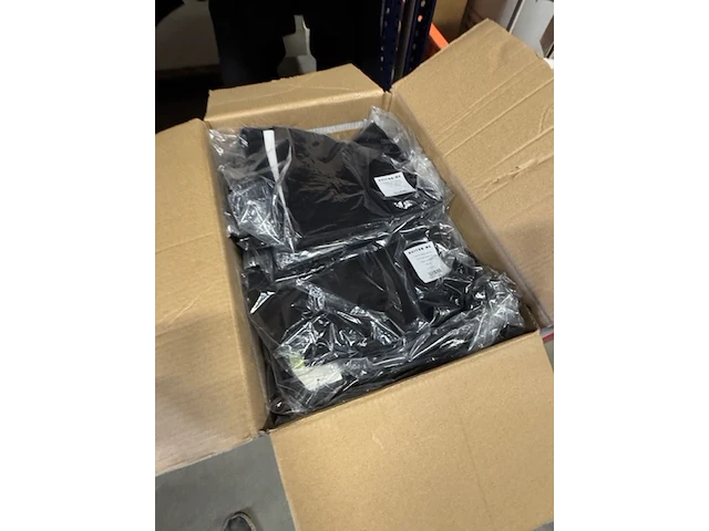 Ca. 32x broek en 64x colbert, suitss me, off-beat en daily food, just black - afbeelding 3 van  13