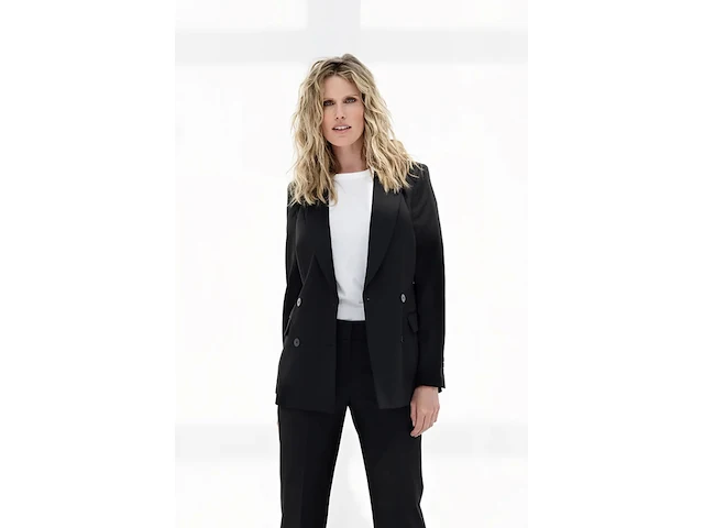 Ca. 32x broek en 64x colbert, suitss me, off-beat en daily food, just black - afbeelding 1 van  13