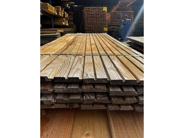 Ca. 32x douglas rhombus profiel - enkelzijdig , 2,8 x 14 x 180 cm - werkende breedte 13 cm - afbeelding 2 van  3