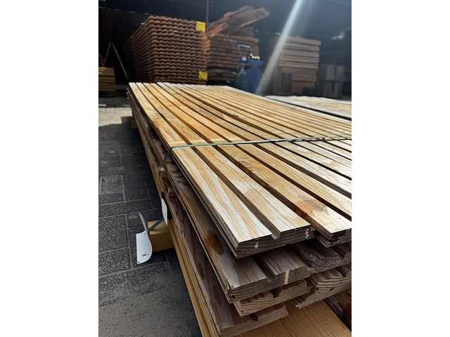 Ca. 32x douglas rhombus profiel - enkelzijdig , 2,8 x 14 x 180 cm - werkende breedte 13 cm - afbeelding 3 van  3