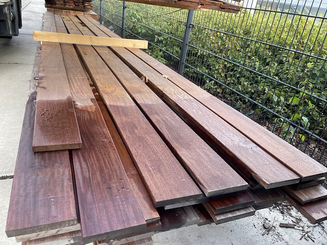 Ca. 33x hardhouten planken geschaafd, 21x140mm, lengte 530cm - afbeelding 1 van  3