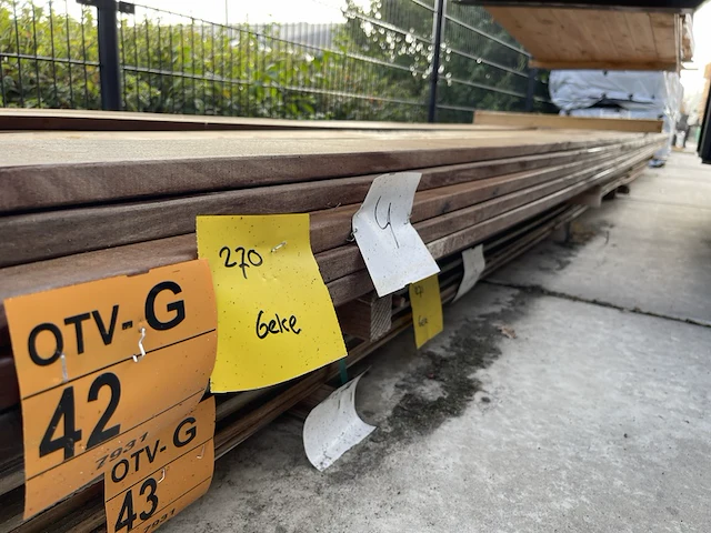 Ca. 33x hardhouten planken geschaafd, 21x140mm, lengte 530cm - afbeelding 2 van  3