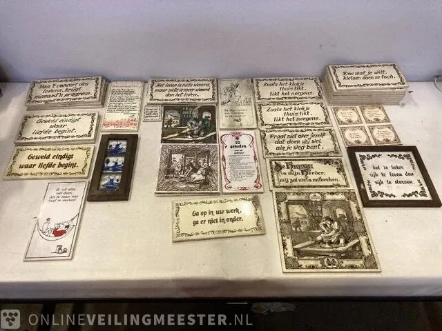 Ca. 33x tegeltjes o.a. spreuktegels, meerdere dezelfde - afbeelding 1 van  7