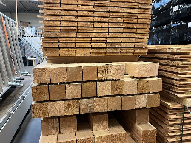 Ca. 34x douglas 120x120x2500mm bezaagd - afbeelding 2 van  2