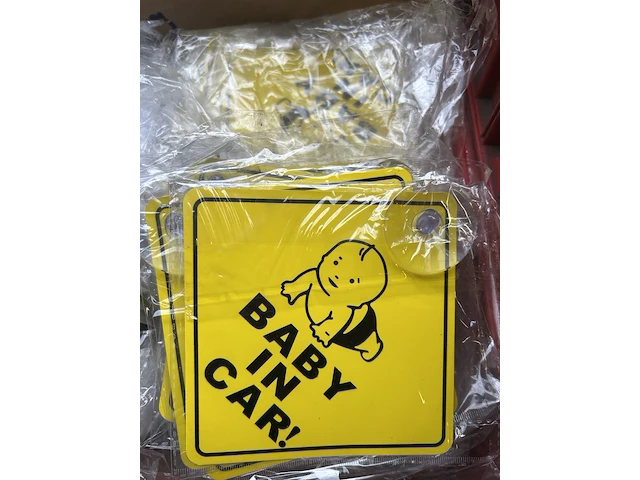 Ca. 350x baby on board plaatje met zuignap 'baby in car' - afbeelding 1 van  3