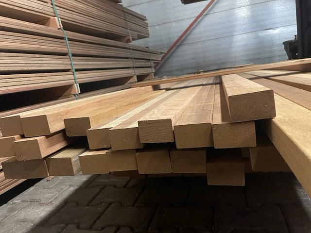 Ca. 35x cupiuba regels geschaafd, 45x68mm, lengte 29/450cm, 6/500cm - afbeelding 3 van  3