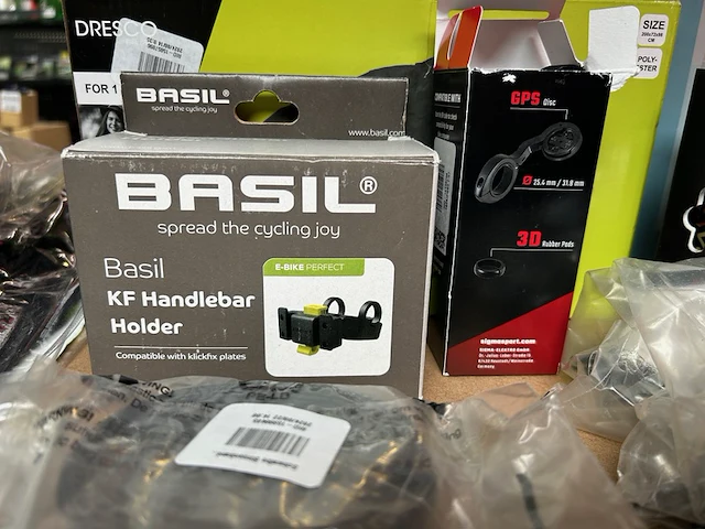 Ca. 35x diverse fietsaccessoires, w.o. shimano, thule,schwalbe - afbeelding 5 van  9