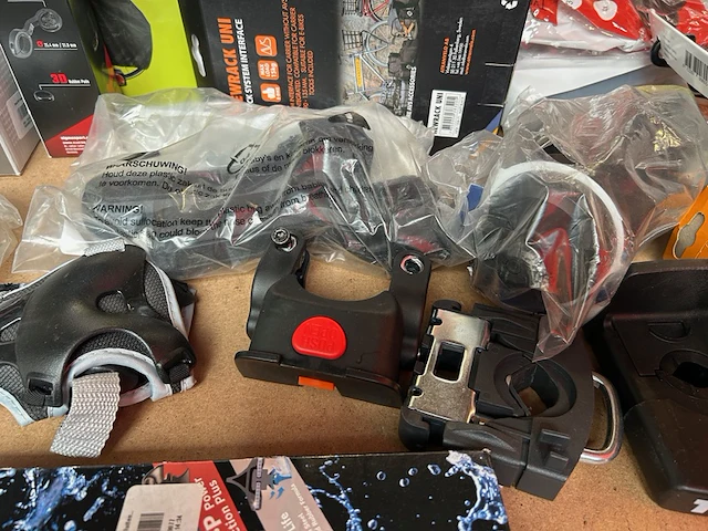 Ca. 35x diverse fietsaccessoires, w.o. shimano, thule,schwalbe - afbeelding 6 van  9
