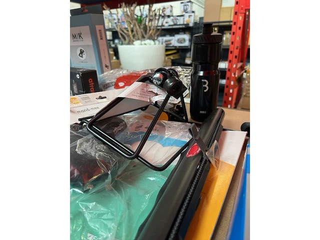 Ca. 35x diverse fietsaccessoires, w.o. shimano, thule,schwalbe - afbeelding 8 van  9