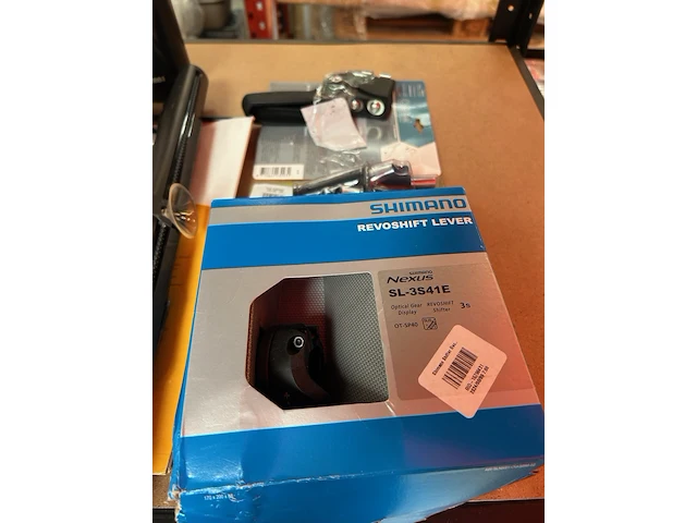 Ca. 35x diverse fietsaccessoires, w.o. shimano, thule,schwalbe - afbeelding 9 van  9