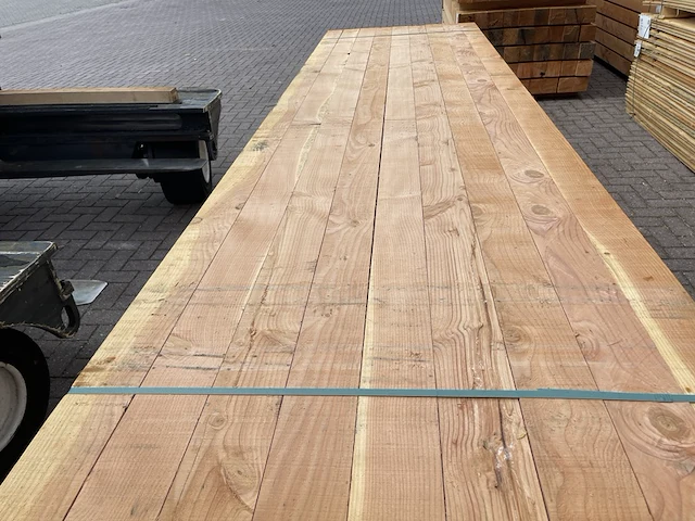 Ca. 35x douglas balken fijnbezaagd, 100x100mm, lengte 400cm - afbeelding 1 van  4