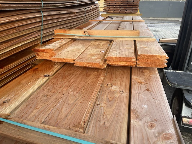 Ca. 35x douglas blokhutprofiel, 28x180mm, lengte 13/300cm, 22/500cm - afbeelding 1 van  3