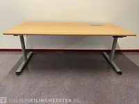 Ca. 35x elektrisch verstelbaar bureau