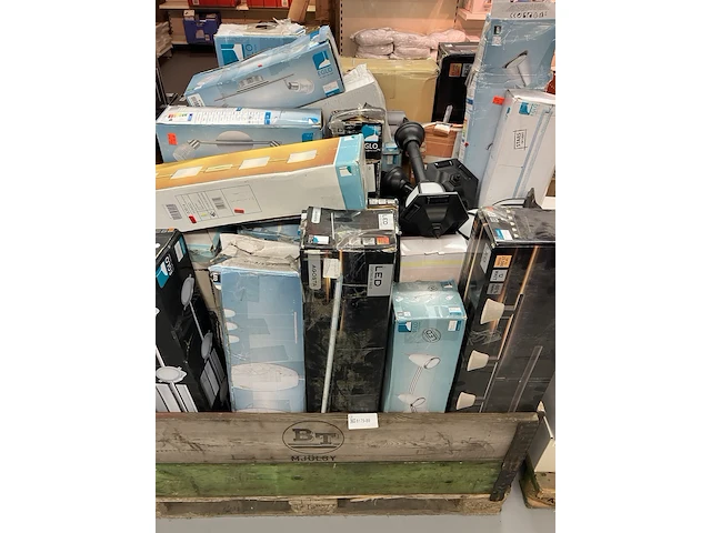 Ca. 35x partij verlichting (exclusief pallet) - afbeelding 1 van  2